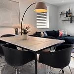 Grosse - 5 Betten - Balkon - 2 Baeder - Parkplatz 볼프스부르크