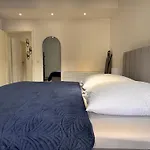 Grosse - 5 Betten - Balkon - 2 Baeder - Parkplatz *