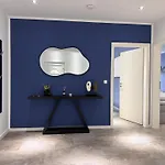 Grosse - 5 Betten - Balkon - 2 Baeder - Parkplatz 아파트
