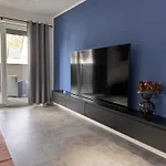 Grosse - 5 Betten - Balkon - 2 Baeder - Parkplatz 아파트