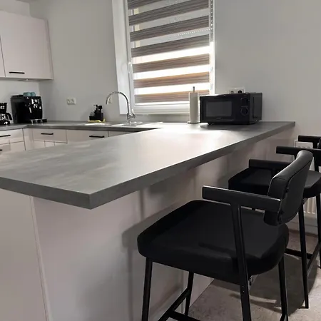 Grosse - 5 Betten - Balkon - 2 Baeder - Parkplatz 아파트 *