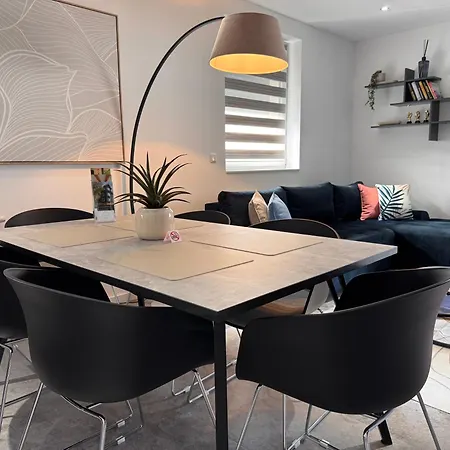 Grosse - 5 Betten - Balkon - 2 Baeder - Parkplatz Βόλφσμπουργκ