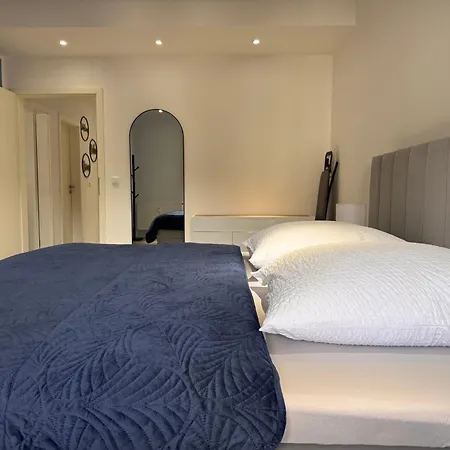 Grosse - 5 Betten - Balkon - 2 Baeder - Parkplatz *