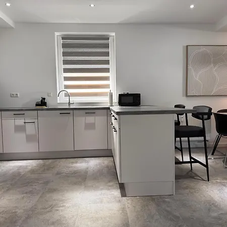 Grosse - 5 Betten - Balkon - 2 Baeder - Parkplatz Appartamento *