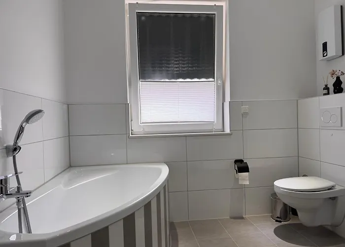 Grosse - 5 Betten - Balkon - 2 Baeder - Parkplatz * Wolfsburg