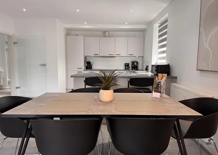 Grosse - 5 Betten - Balkon - 2 Baeder - Parkplatz