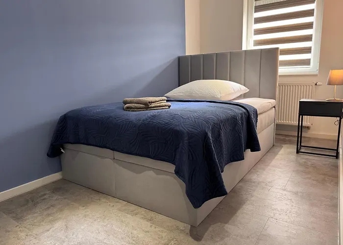 Grosse - 5 Betten - Balkon - 2 Baeder - Parkplatz Apartman *